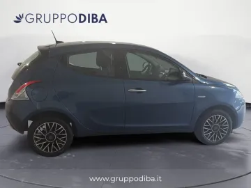 Car image 5