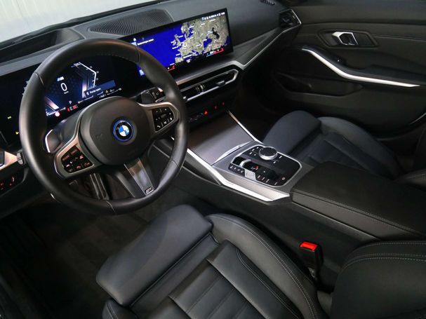 BMW 330e Touring 215 kW image number 9