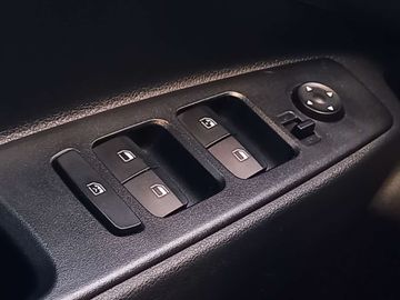 Car image 38