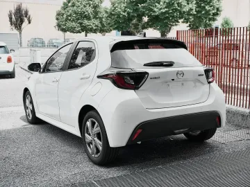Car image 5