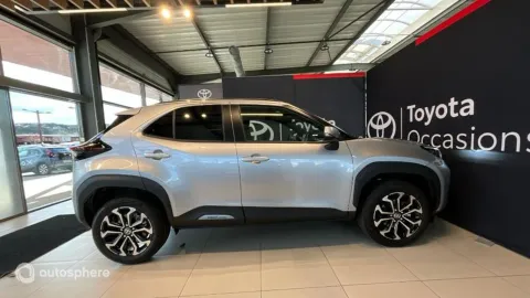 Car image 4