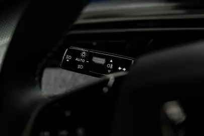 Car image 36