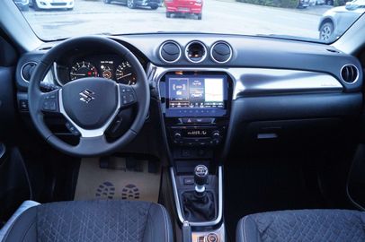 Car image 12