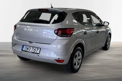Car image 3