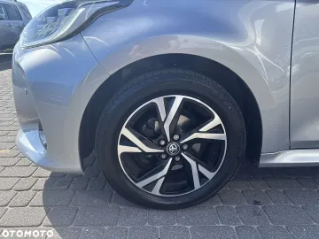Car image 30