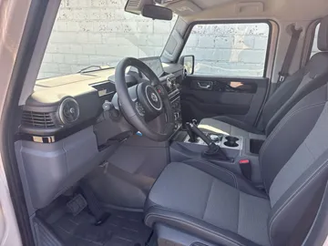 Car image 4