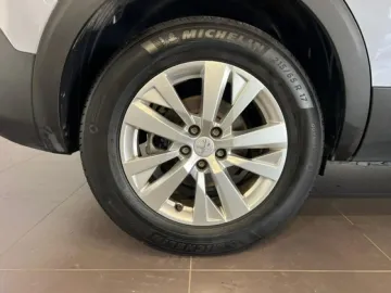 Car image 40