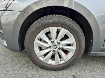 Car image 29