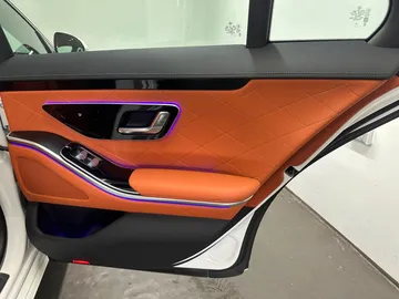 Car image 24