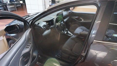 Car image 10