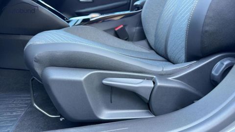 Car image 30