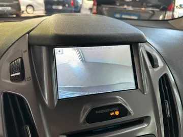 Car image 26