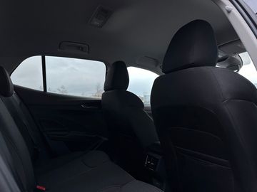 Car image 36