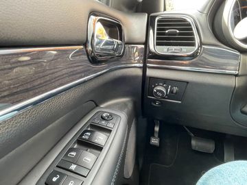 Car image 32