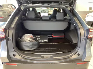 Car image 16