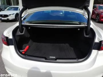 Car image 32