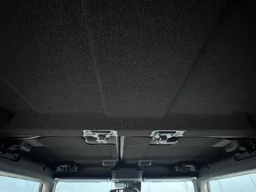 Car image 32