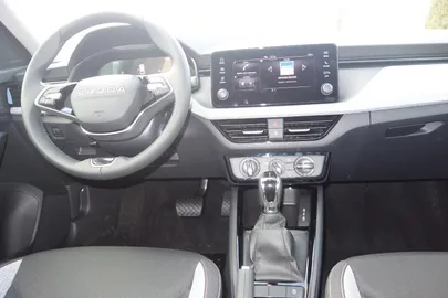 Car image 10