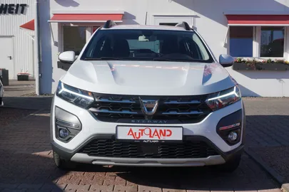 Car image 4