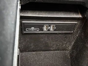 Car image 47