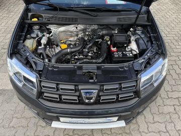 Car image 16