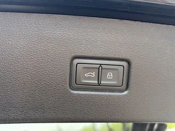 Car image 32