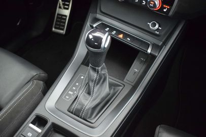 Car image 32