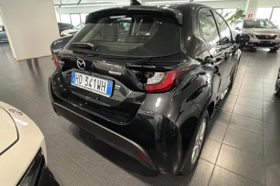Car image 3