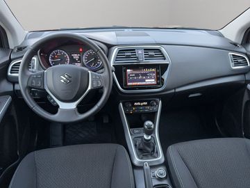 Car image 12