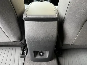 Car image 34