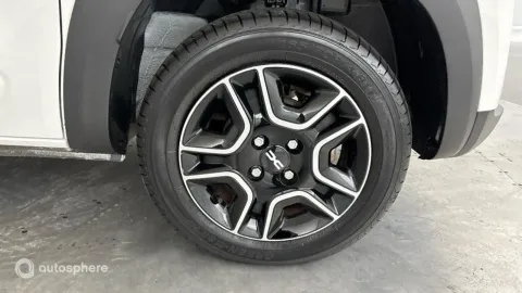 Car image 20