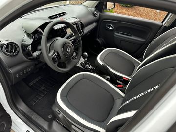 Car image 30