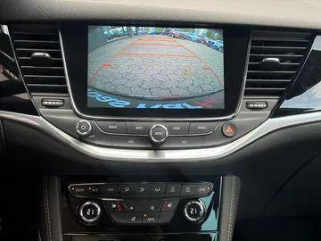 Car image 26