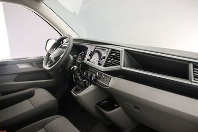 Car image 32