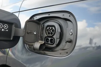 Car image 43