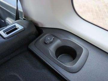 Car image 30