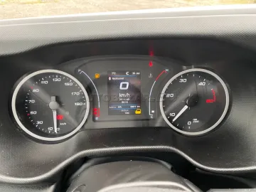 Car image 35