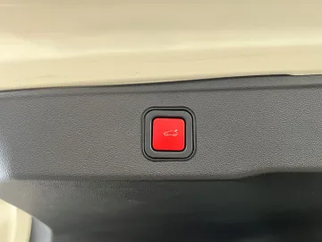 Car image 37