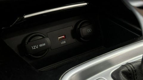 Car image 32