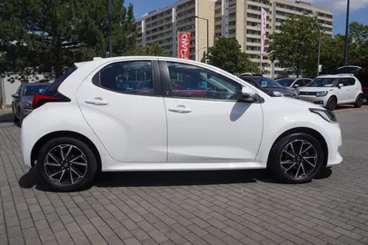 Car image 4