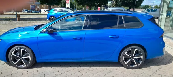 Car image 5