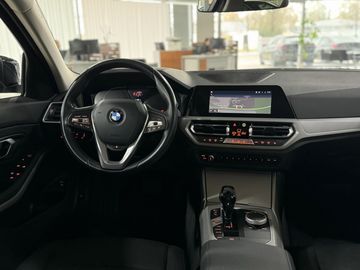 Car image 40