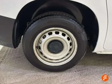 Car image 24