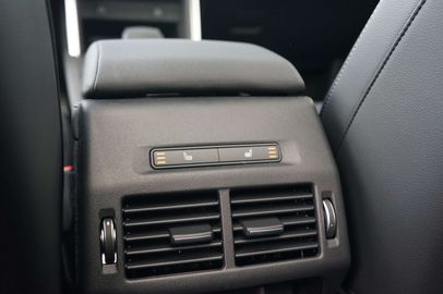 Car image 32