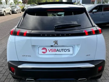 Car image 26