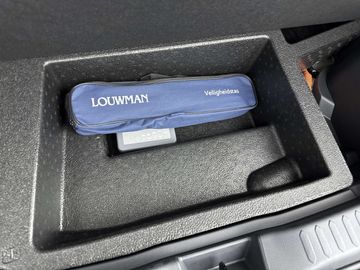 Car image 37