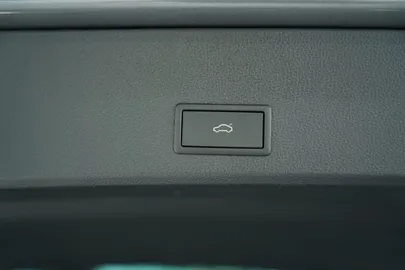 Car image 46