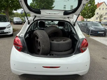 Car image 20