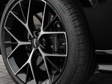 Car image 40