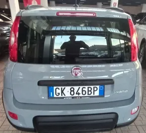 Car image 4